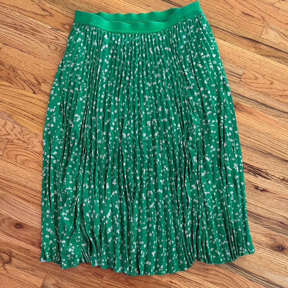 EUC Halogen knife pleat skirt